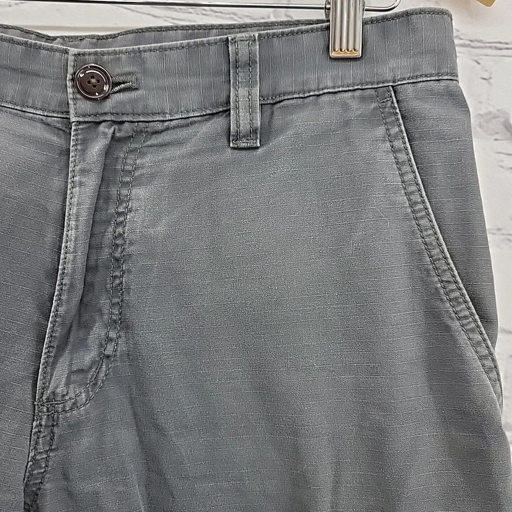 Eddie Bauer Shorts‎ Mens Size 32 Gray Flat Front Cargo 100% Cotton Flaw